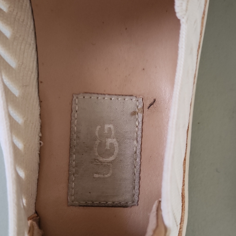 UGG Cream Textured Slip-On Loafers *Hehab* - Picture 6 of 9